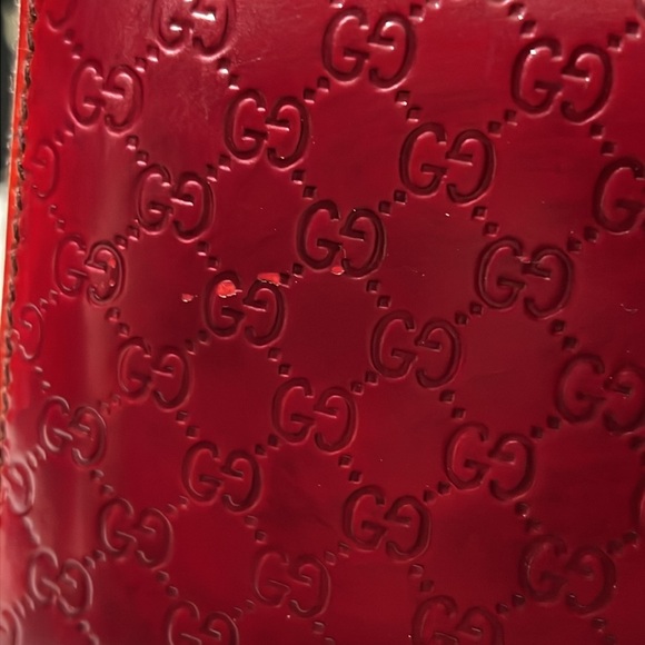 GUCCI PATENT LEATHER DEEP RED ZIP LONG WALLET. - Picture 7 of 17